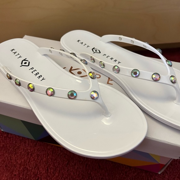 Katy Perry Sandals - Picture 2 of 7